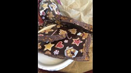 Dark Spice Crunchy Cookie Bark 